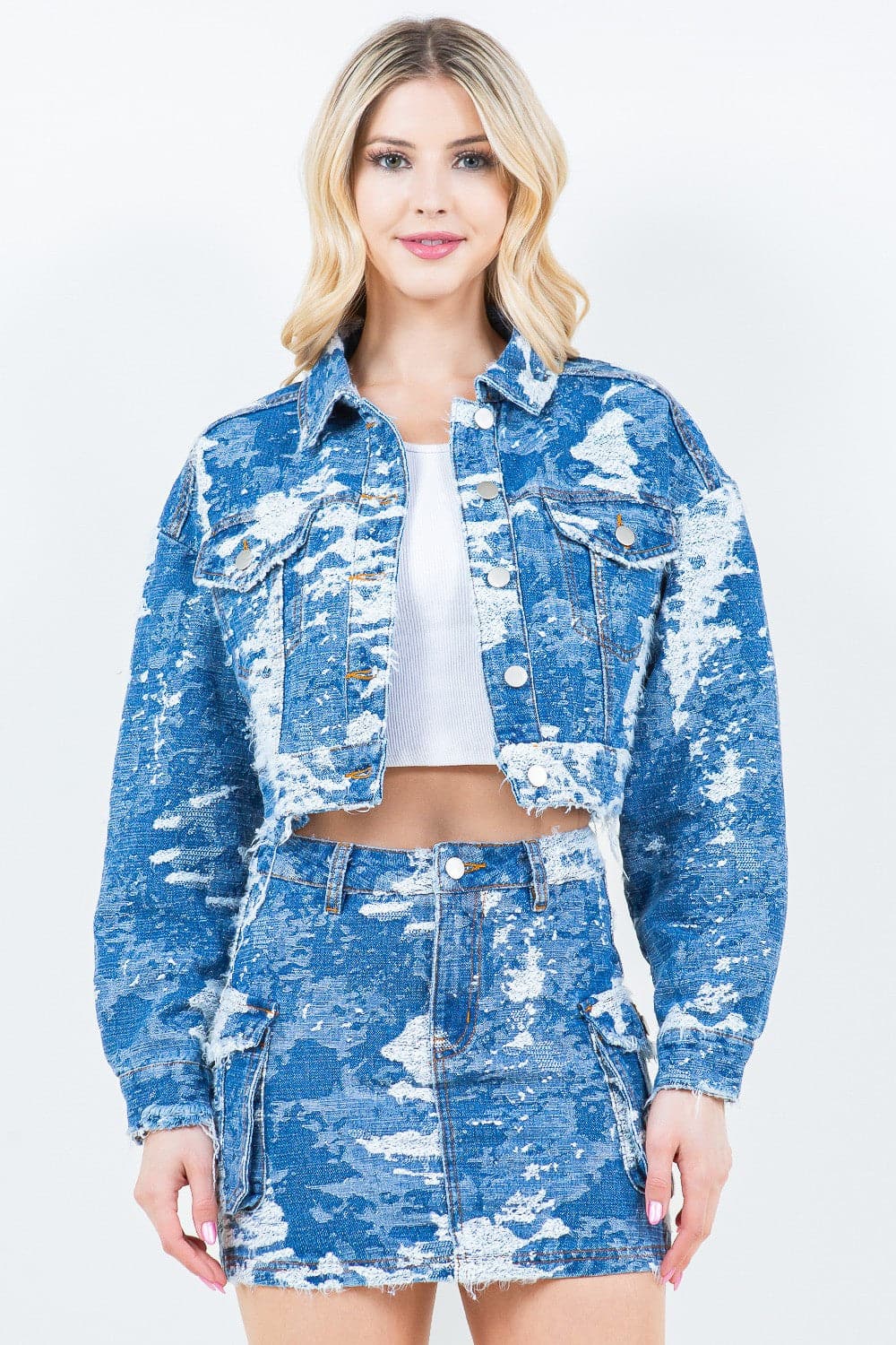 Chic cropped denim jacket with jacquard accents