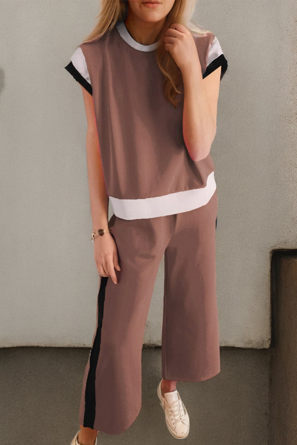 Contrast Round Neck Top and Pants Set.