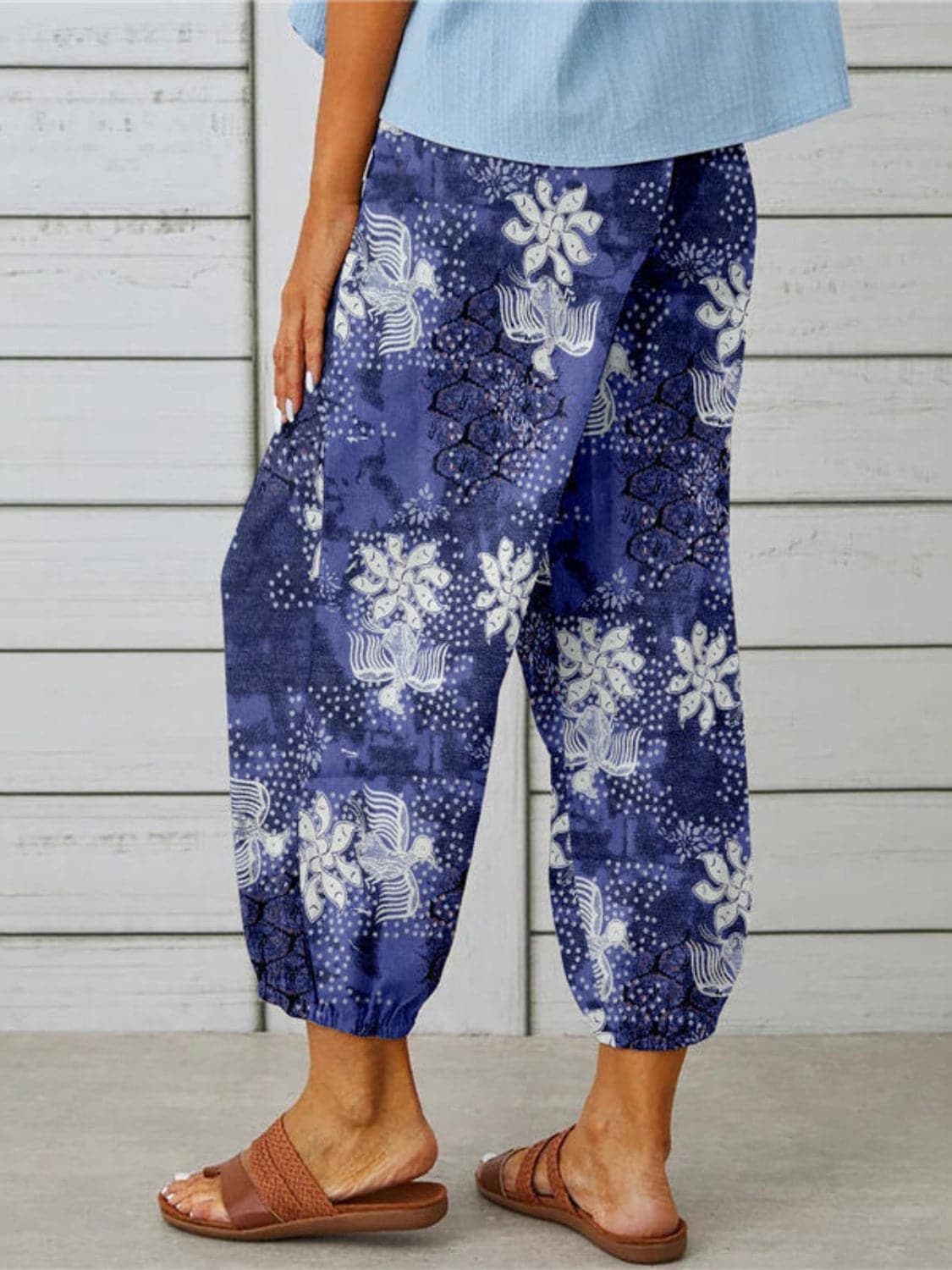 Printed Tied Cropped Pants.