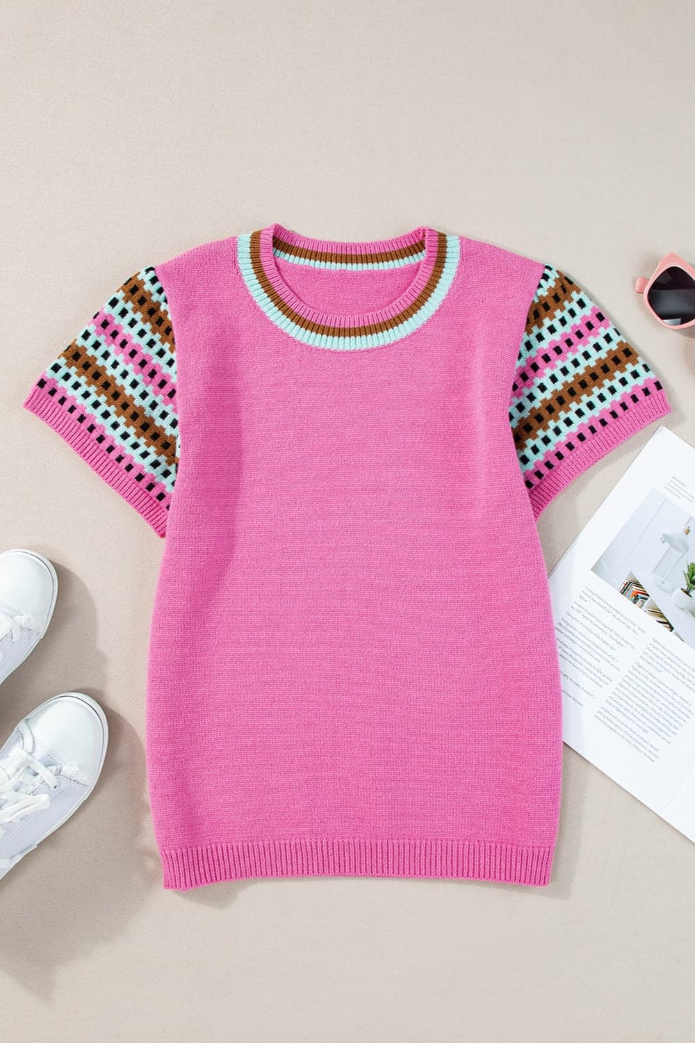 Contrast Round Neck Short Sleeve Knit Top.