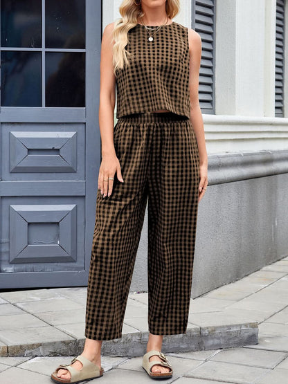 Chic Lovelet Plaid Sleeveless Top and Pants Ensemble