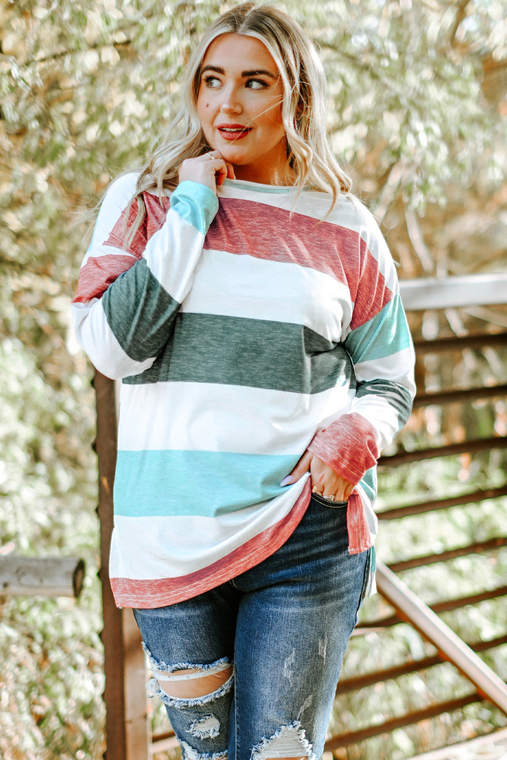 Stylish green colorblock pullover for plus size fashionistas