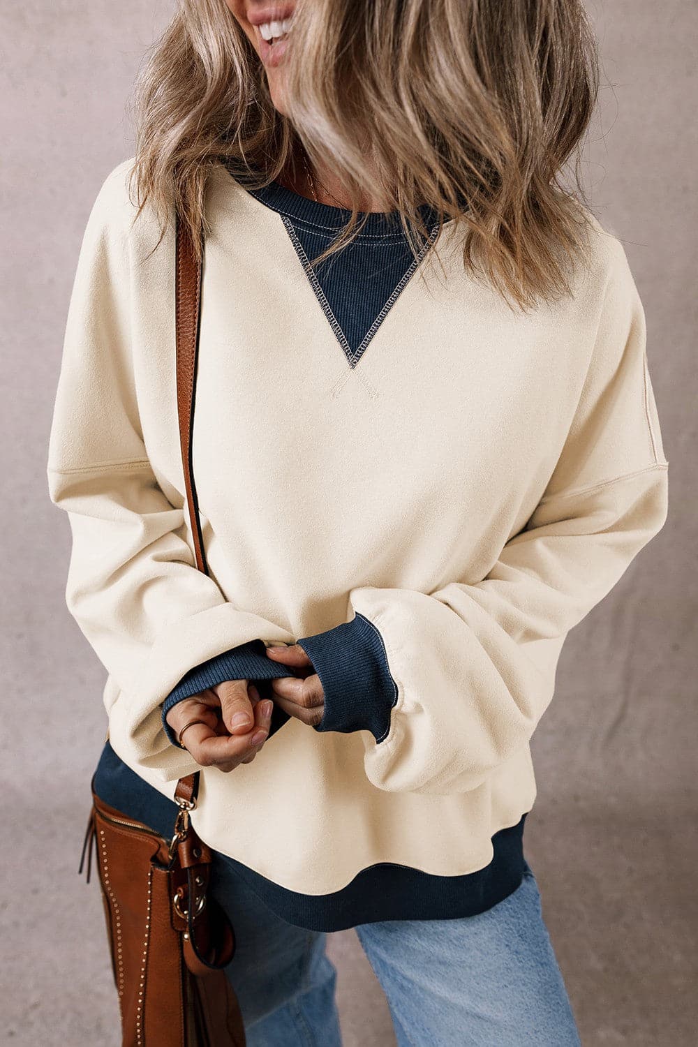 Contrast Round Neck Long Sleeve Sweatshirt.