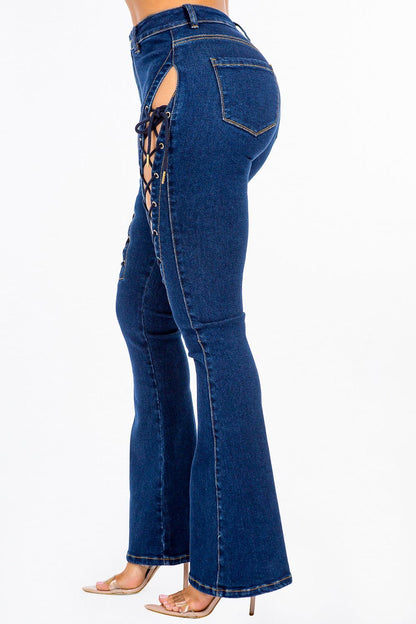 Lace-up high-rise jeans for a chic look