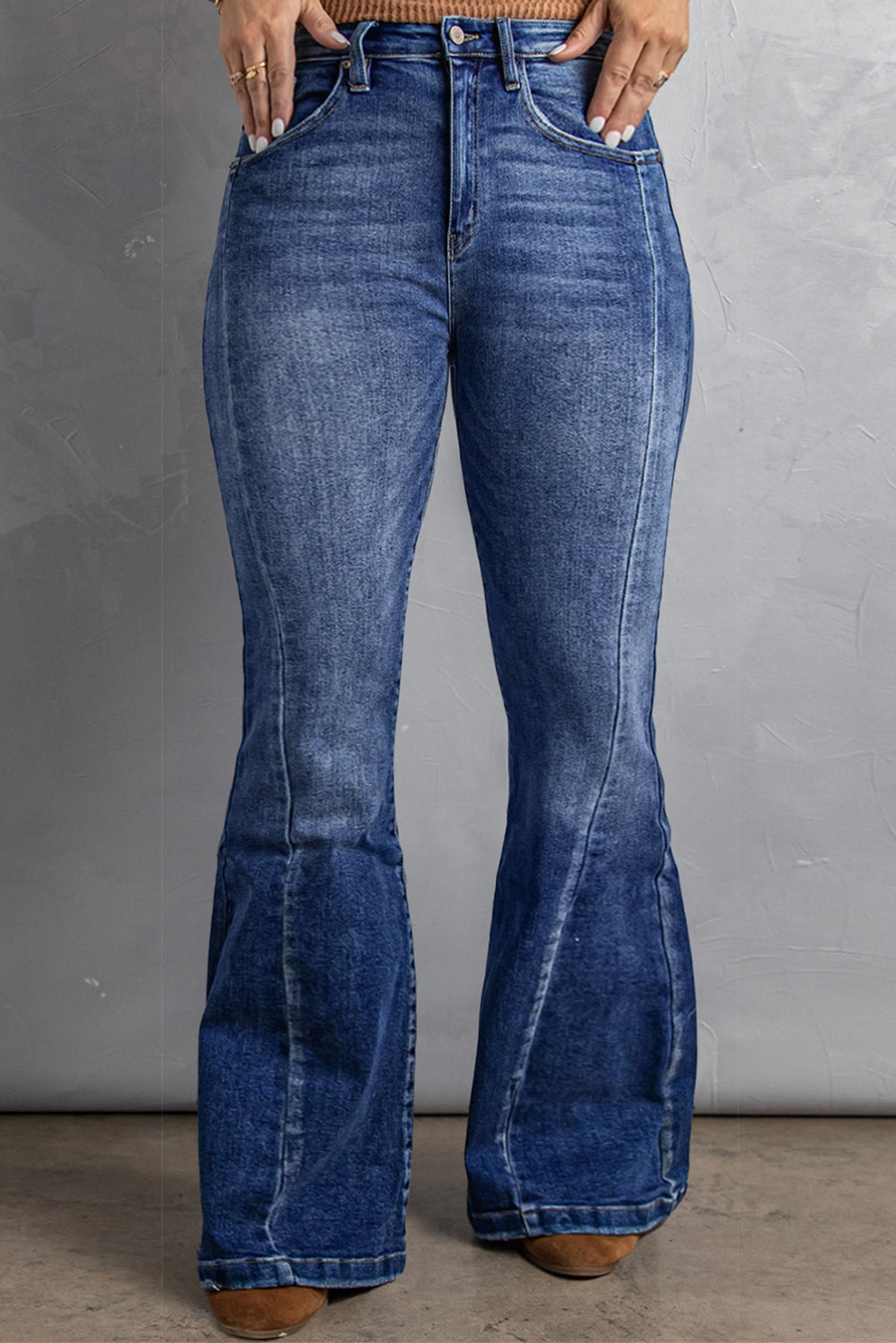 Vintage-inspired dark blue plus size washed flare jeans