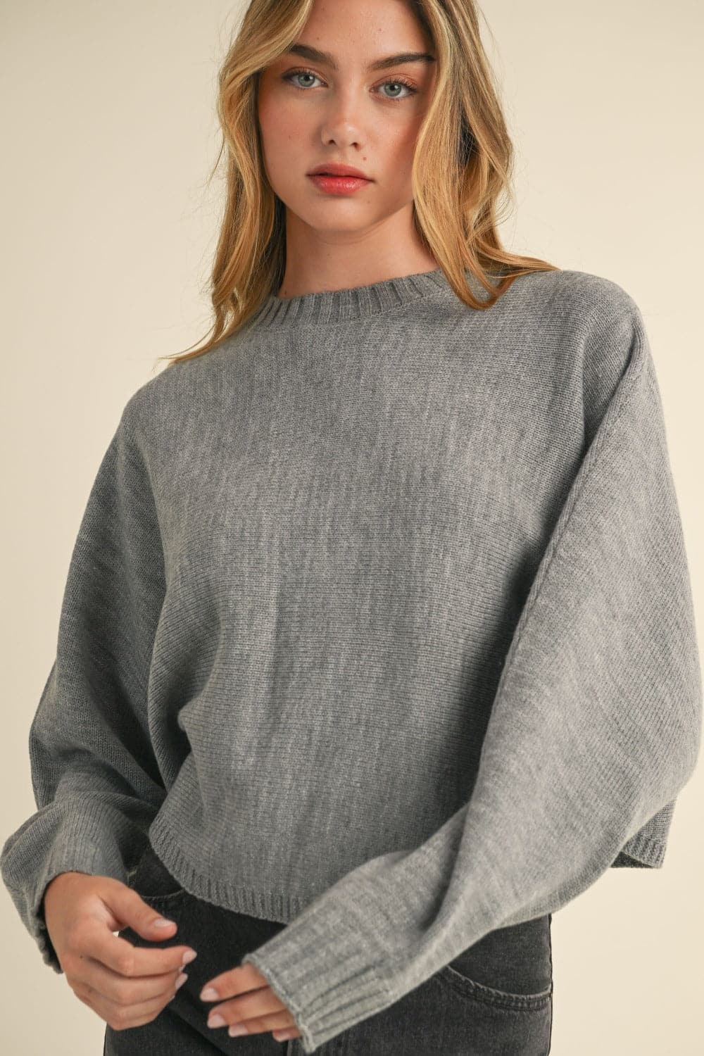 Chic cropped sweater with dolman sleeves and round neck