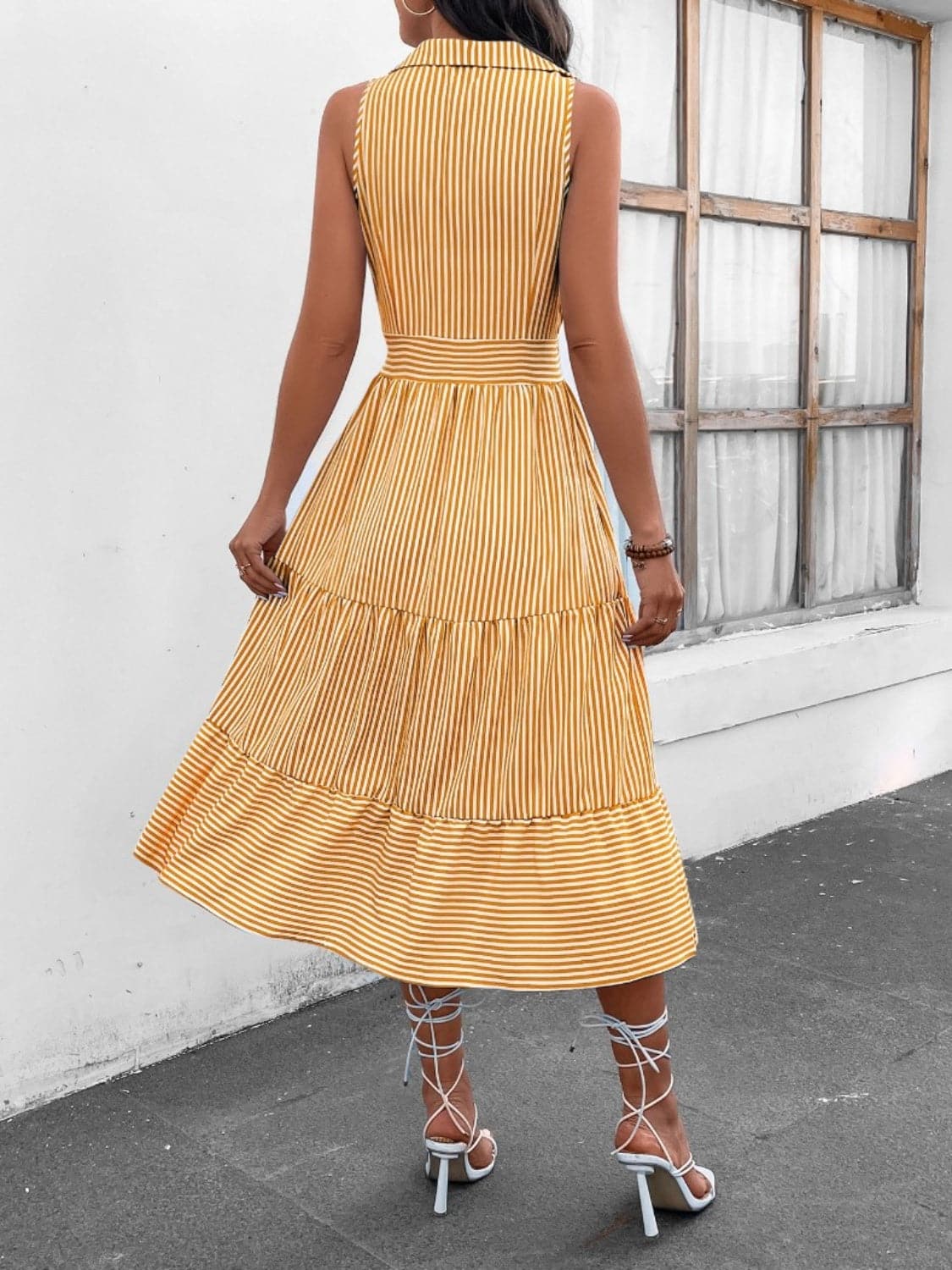 Chic striped midi dress with collar