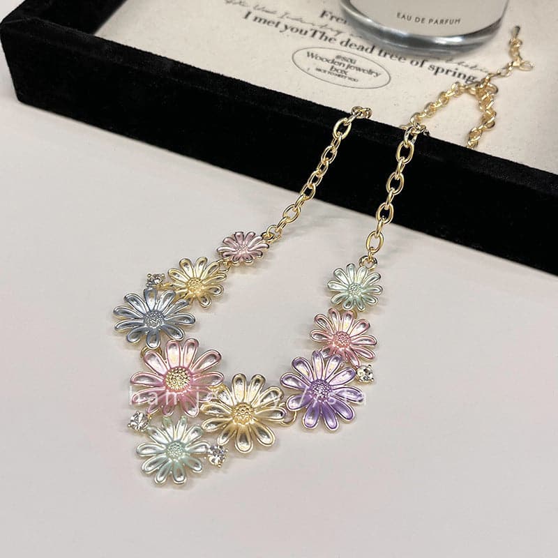 Alloy Rhinestone Daisy Necklace.