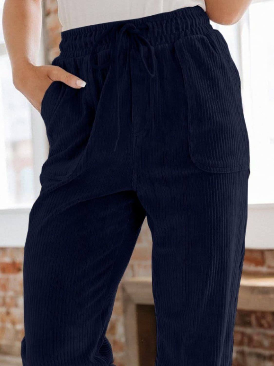 Versatile pocketed drawstring pants for effortless style