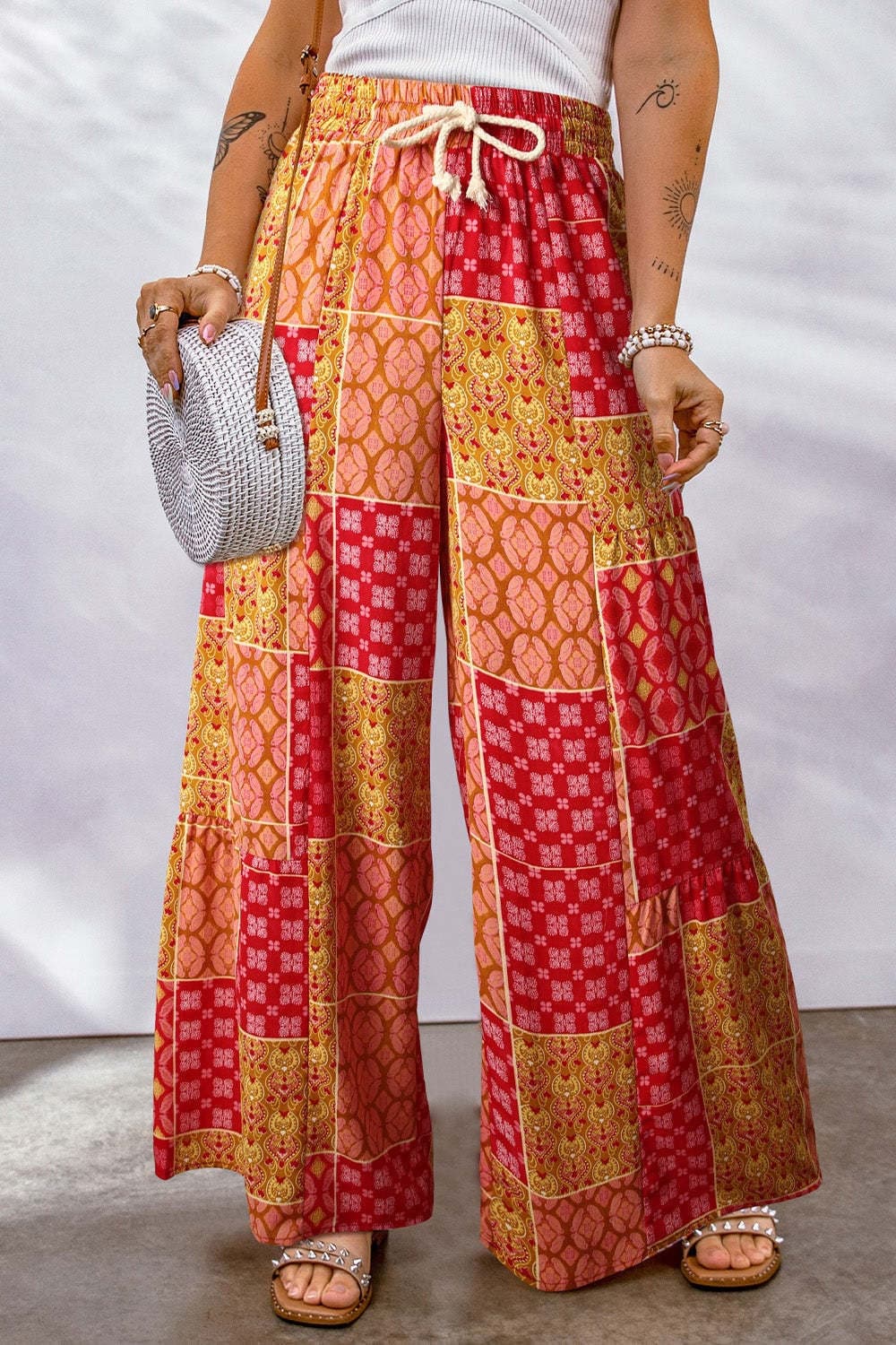 Chic printed wide leg pants with drawstring detail