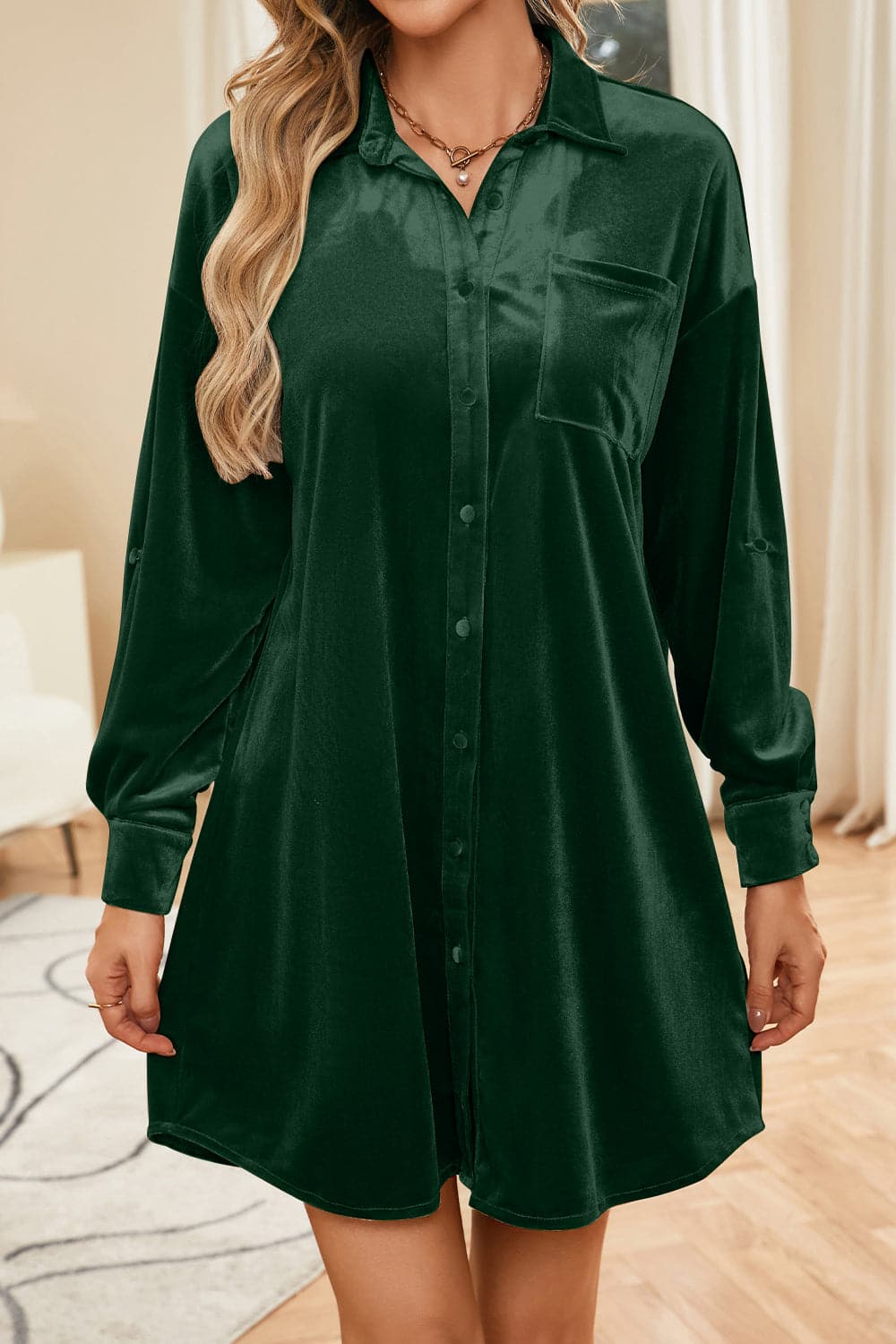 Velvet-collared long sleeve mini dress with a touch of elegance