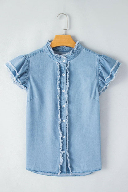 Raw Hem Button Up Cap Sleeve Denim TopUpgrade Your Denim Collection with Style
 
 
Effortless Chic: Elevate your everyday look with this Raw Hem Button Up Cap Sleeve Denim Top.
 
Quality Material: CrafteLove Salve Cap Sleeve Denim Topjust arrived