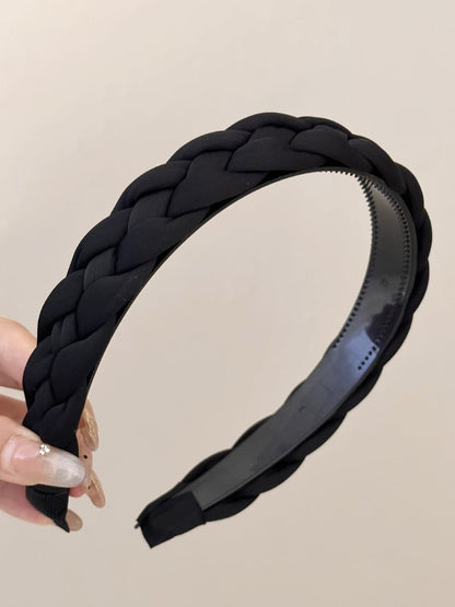 Stylish polyester braided headband for all-day comfort