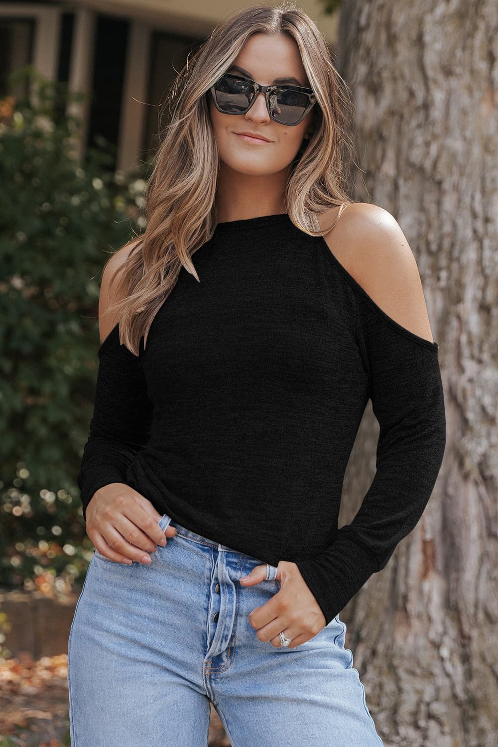 Round Neck Cold Shoulder Long Sleeve Top.