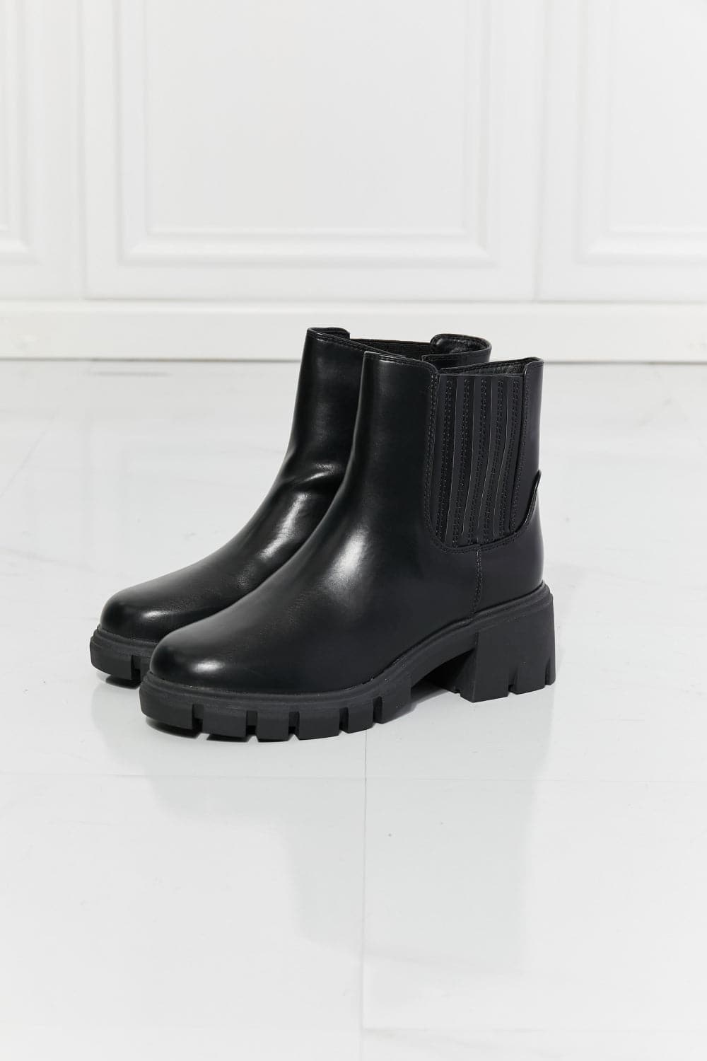 MMShoes What It Takes Lug Sole Chelsea Boots in Black.