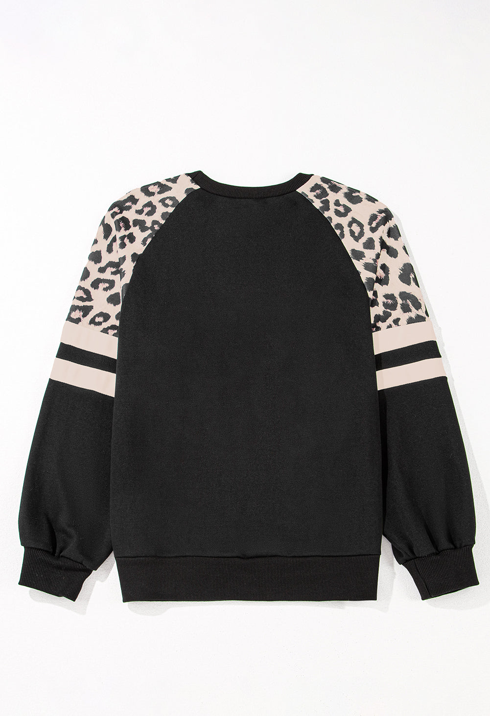 Chic colorblock sweatshirt with bold leopard print accents