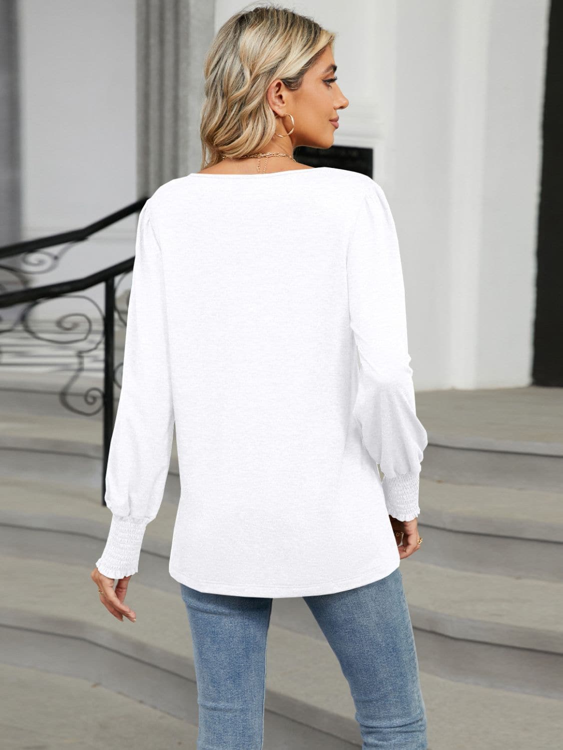 Chic V-neck lantern sleeve top