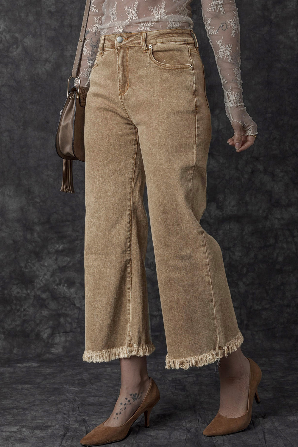 Chic light beige high-rise cropped wide-leg jeans with frayed hem