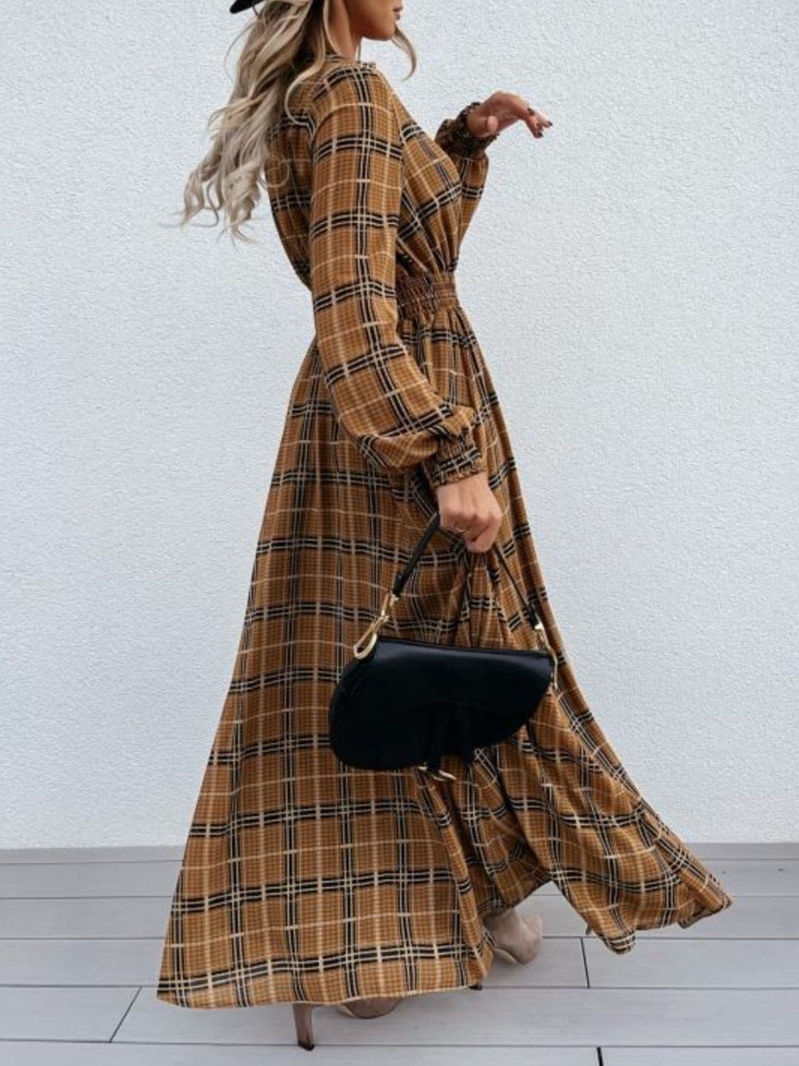 Chic plaid maxi dress with tie neck and stylish slit