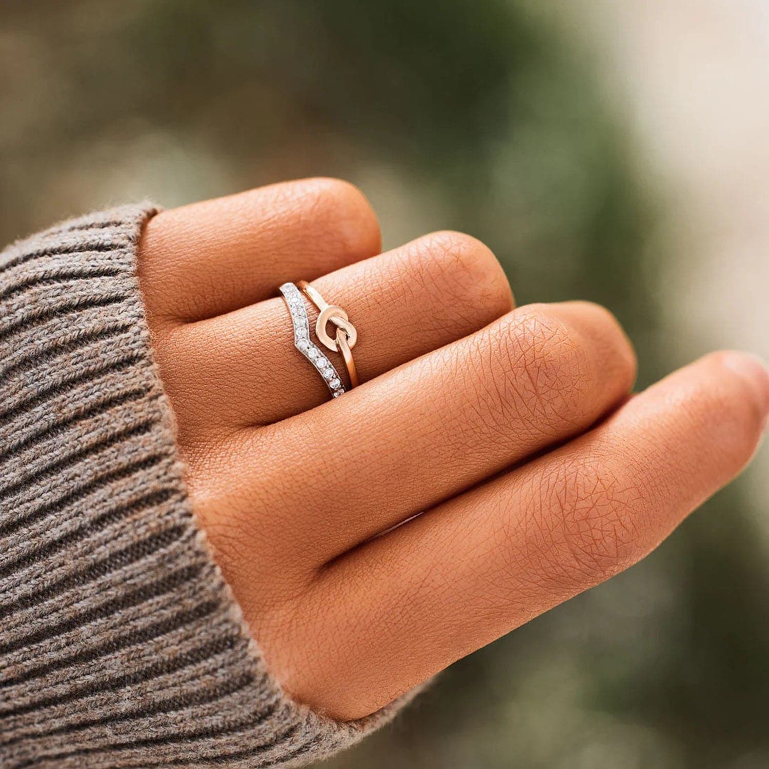 Knotted Heart Shape Inlaid Zircon Ring.