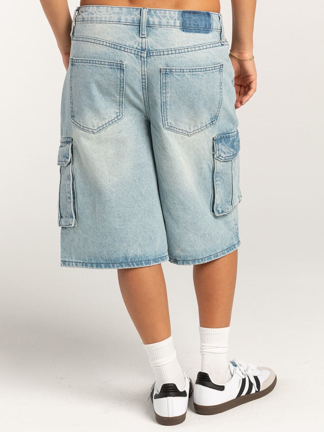 Casual chic mid-rise denim shorts with functional pockets