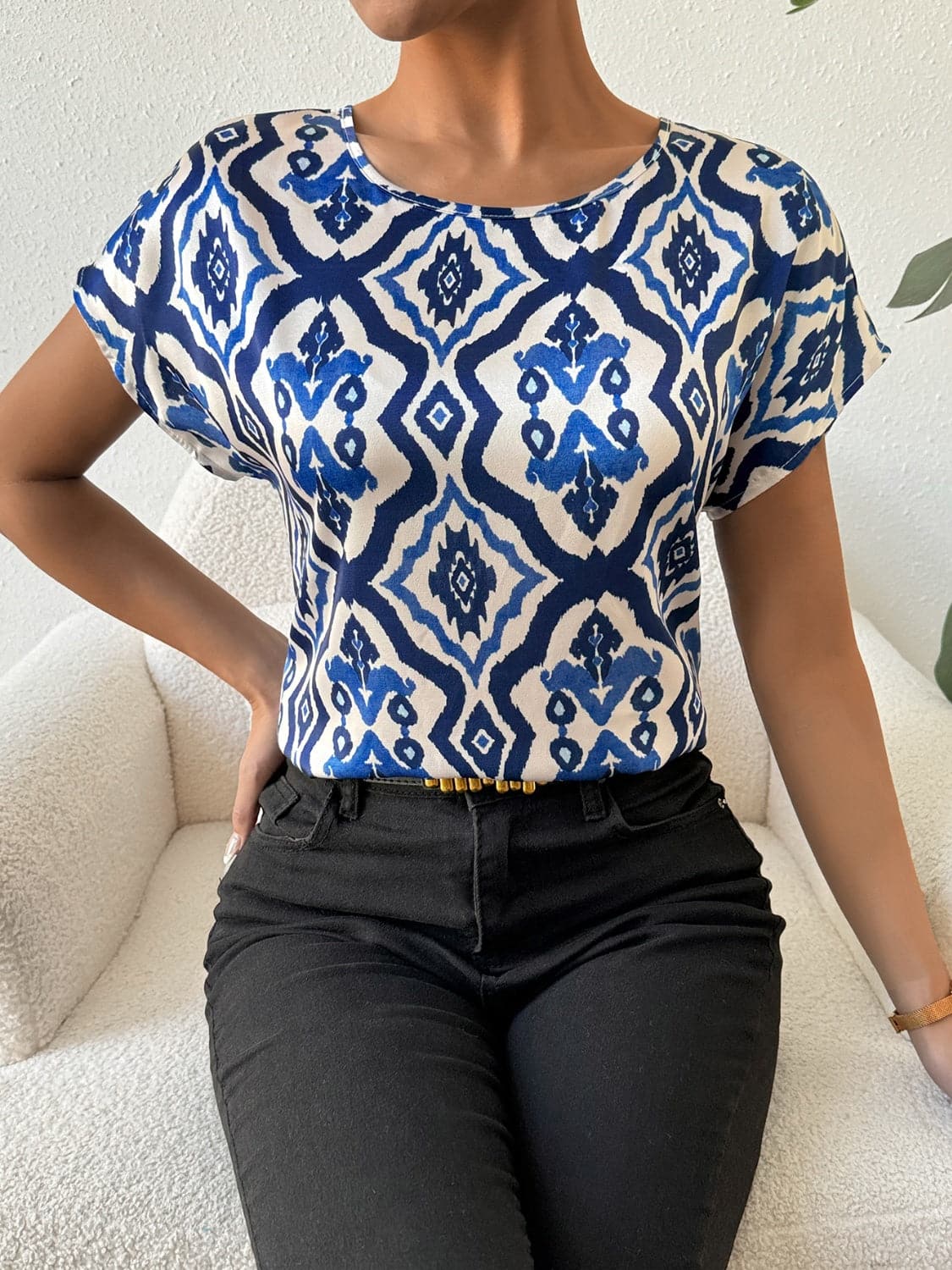 Printed Round Neck Short Sleeve Blouse.