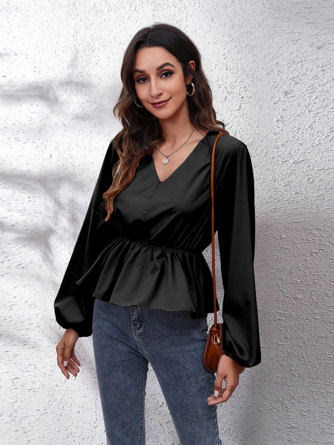 V-Neck Balloon Sleeve Peplum BlouseUpgrade Your Style with the V-Neck Balloon Sleeve Peplum Blouse
 Step up your fashion game with this elegant V-Neck Balloon Sleeve Peplum Blouse that effortlessly coLove Salve -Neck Balloon Sleeve Peplum BlouseBlouses