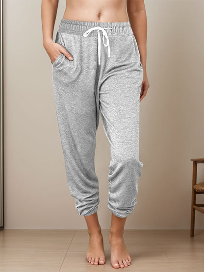 Versatile pocketed joggers with adjustable drawstring waist