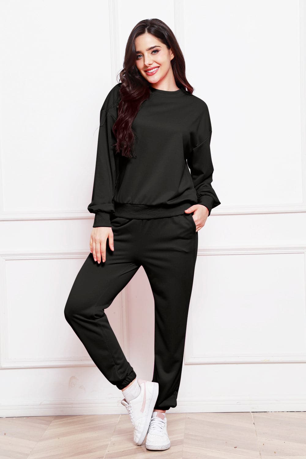 Round Neck Long Sleeve Sweatshirt and Pants Set.