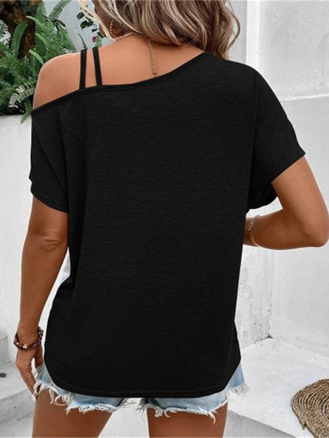 Contrast Asymmetrical Neck Short Sleeve T-Shirt.