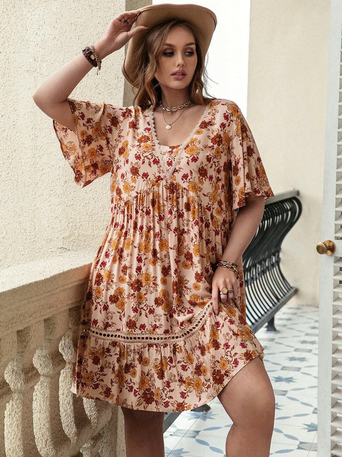 Plus Size Floral Crochet Flutter Sleeve DressPlus Size Floral Crochet Flutter Sleeve Dress
 Elevate your wardrobe with our Plus Size Floral Crochet Flutter Sleeve Dress!
 
 
Chic Design: Embrace a basic style wLove Salve Size Floral Crochet Flutter Sleeve Dressplus