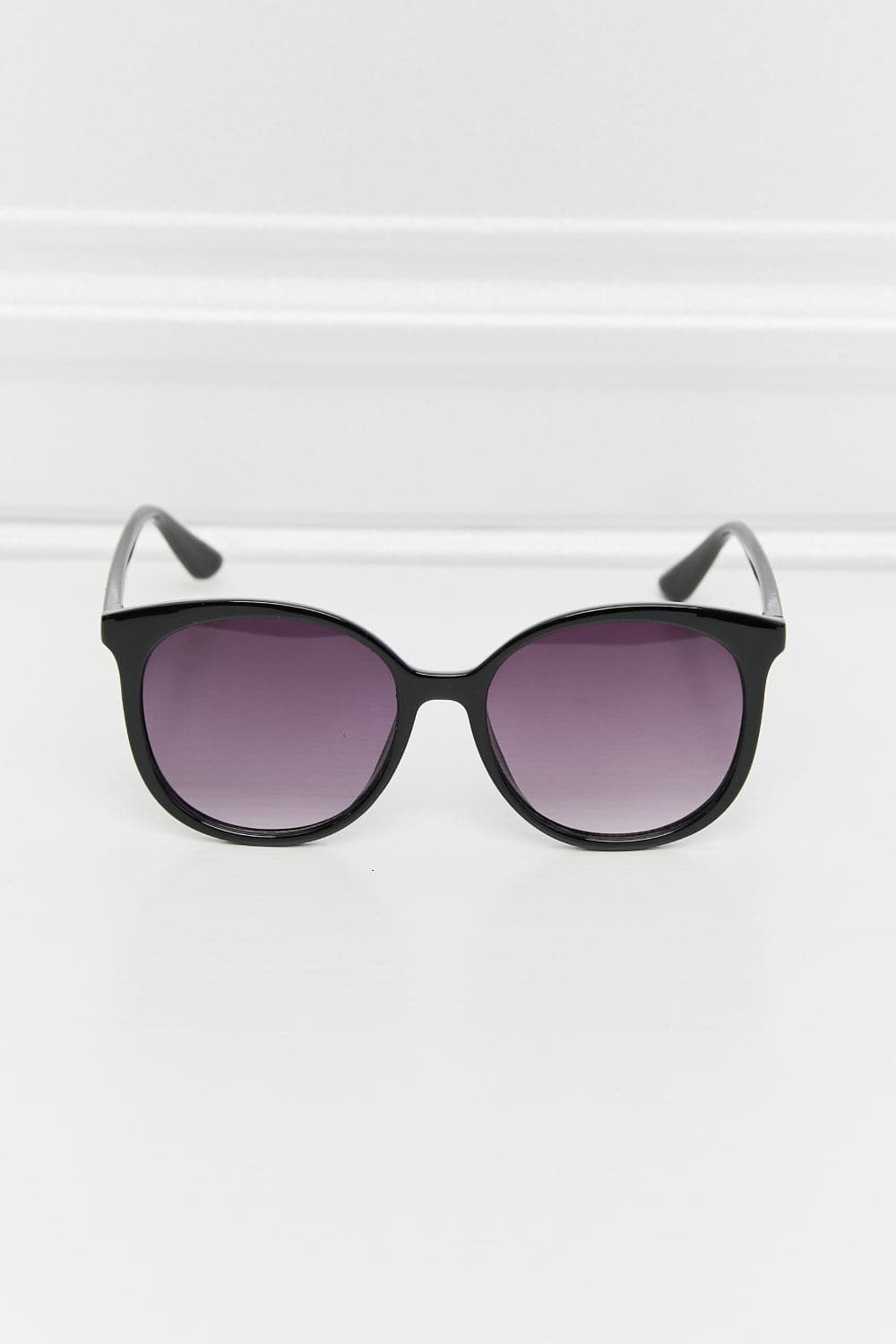 Polycarbonate Frame Full Rim Sunglasses.