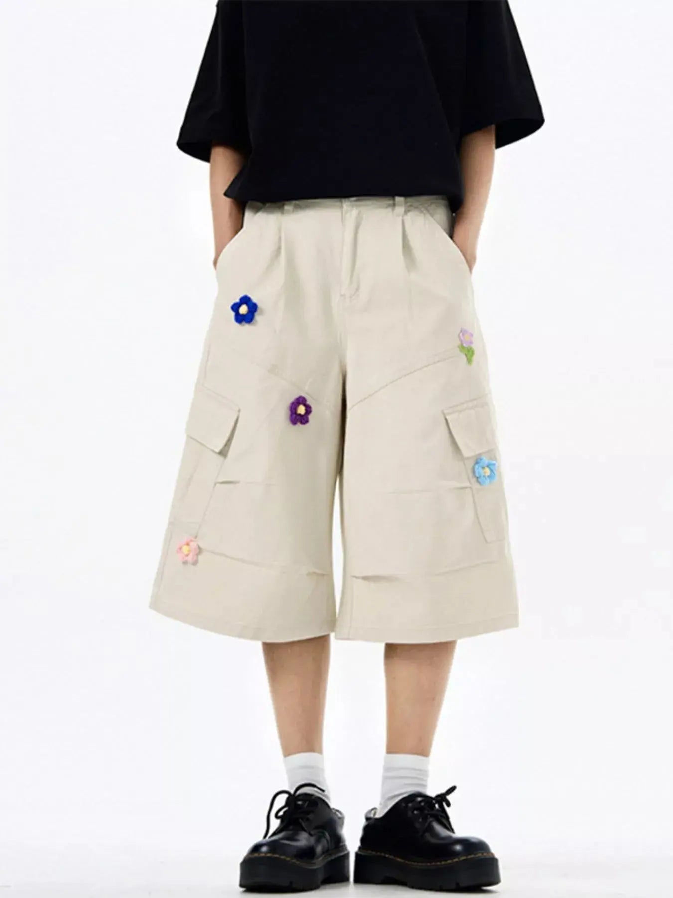 Men's Floral Appliqued Wide-Leg Cargo Shorts Simply Love