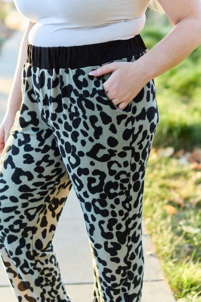 Celeste Design Full Size Leopard Contrast Sweatpants.