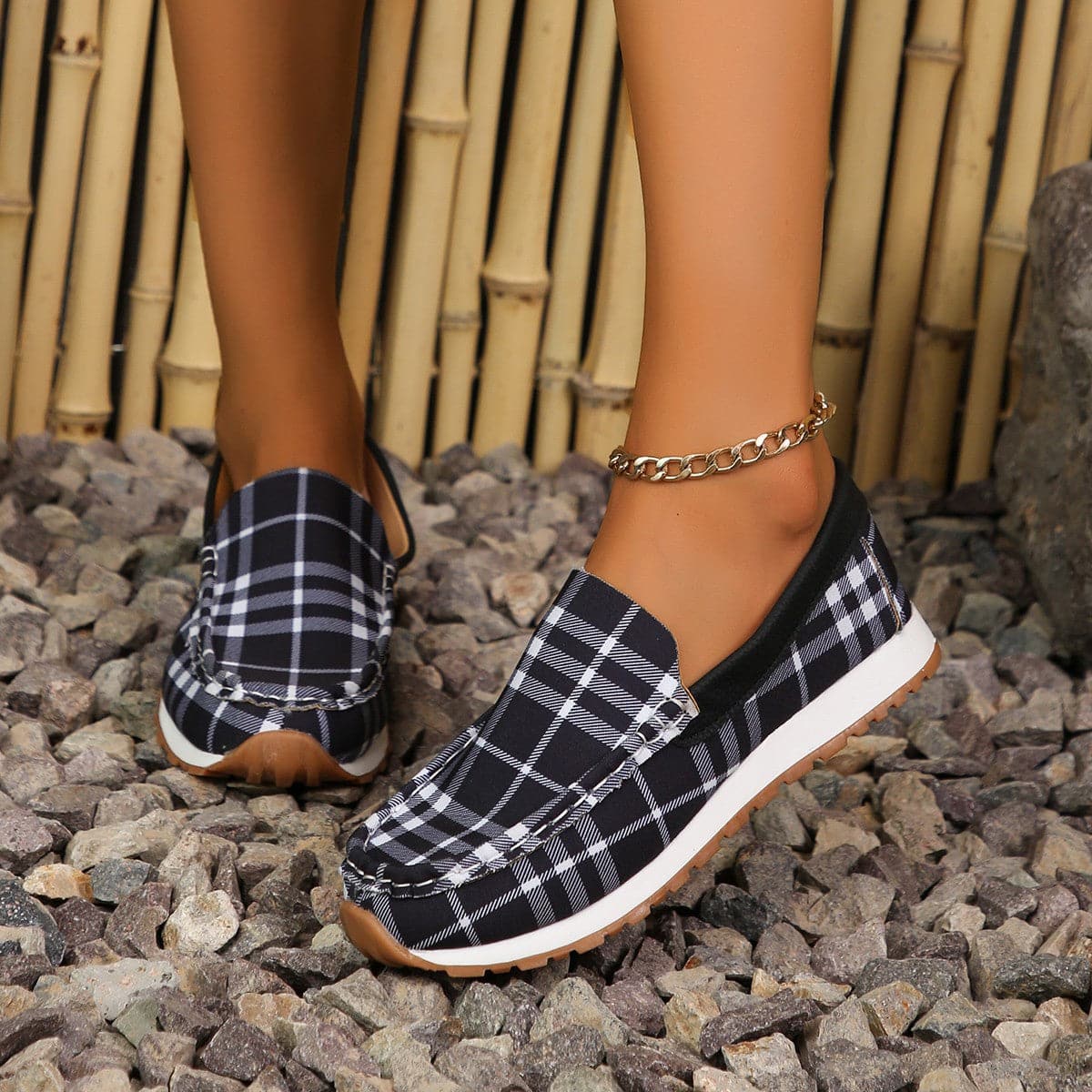 Plaid Round Toe Slip-OnsIncludes: Box not included
Heel height: Flats
Material: Elastomer, Polyester
Imported


Size
Foot length


35(US4)
8.8


36(US5)
9


37(US6)
9.2


38(US7)
9.4


39(ULove Salve Plaid Round Toe Slip-OnsShoes