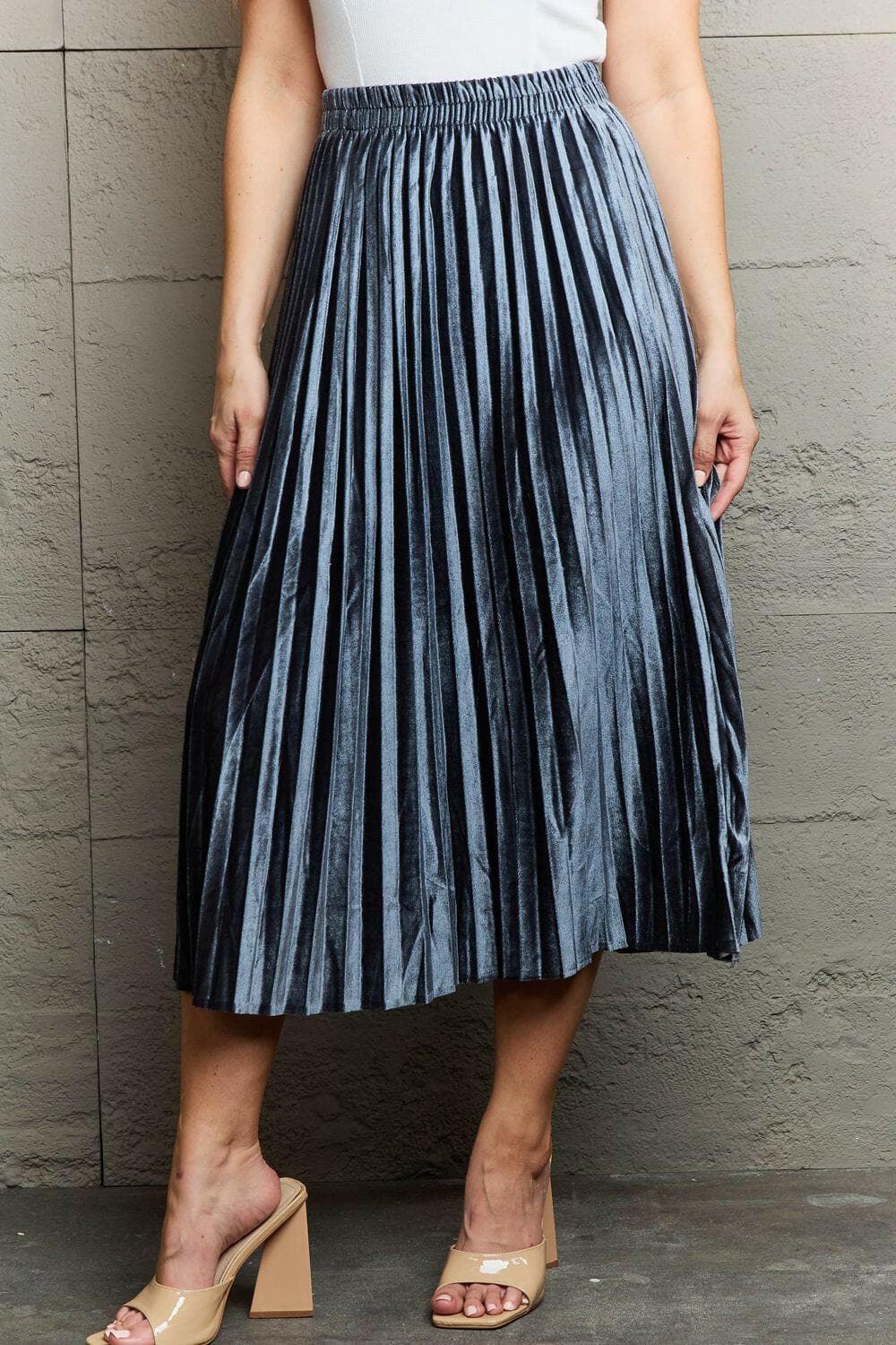 Ninexis Accordion Pleated Flowy Midi Skirt.