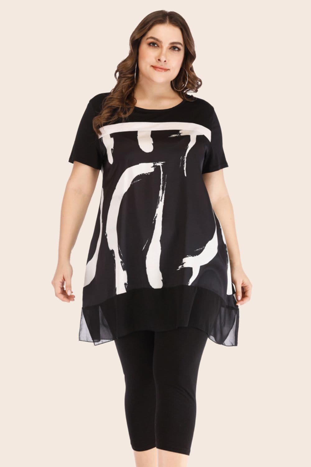 Plus Size Contrast Spliced Mesh T-Shirt and Cropped Leggings Set.