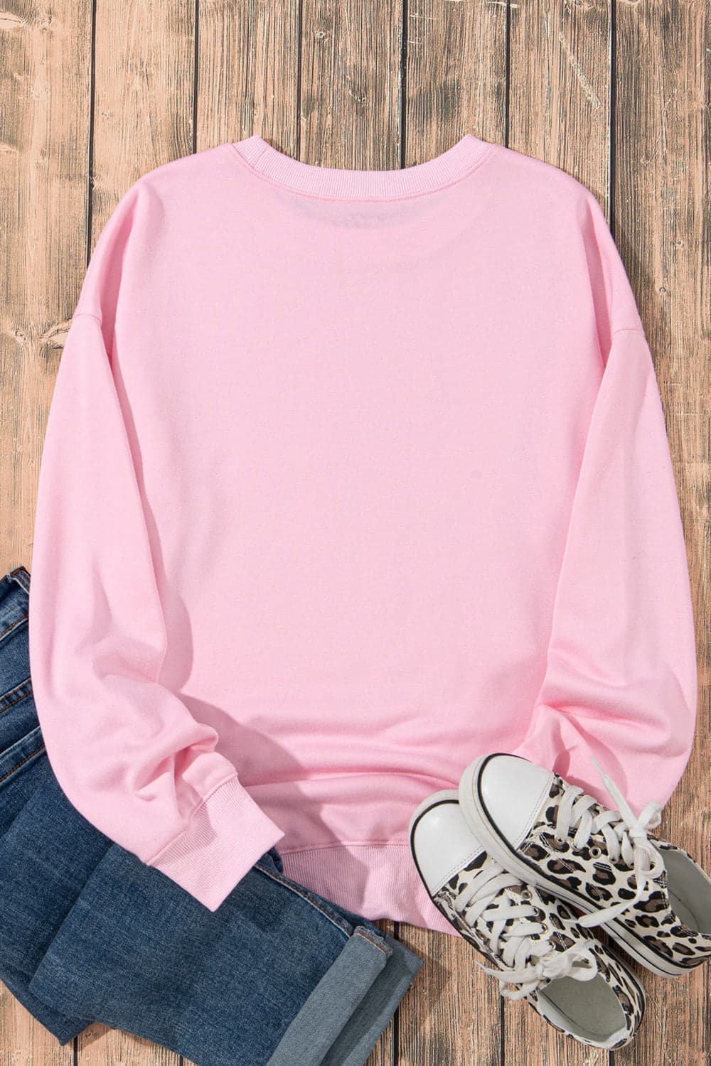 Bow Graphic Round Neck Long Sleeve Sweatshirt.