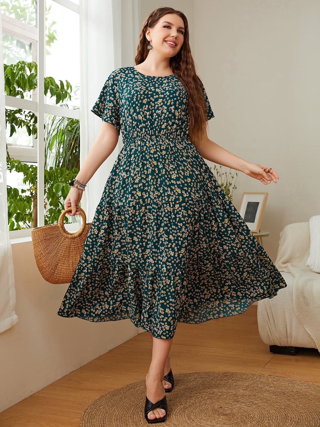 Plus Size Floral Round Neck Short Sleeve Midi Dress.