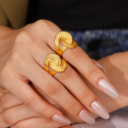 Elegant 18K gold-plated twisted band ring