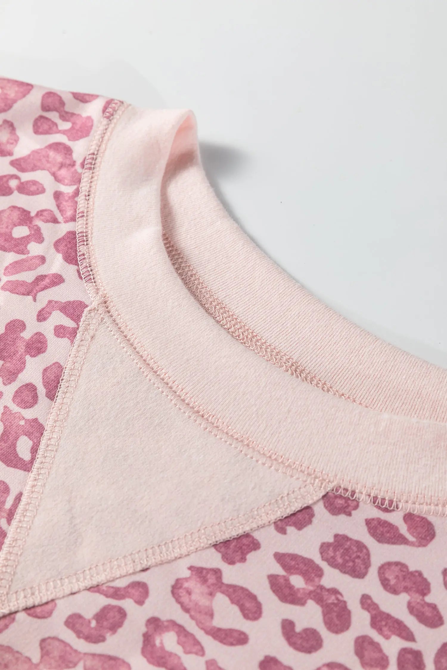 Dear-Lover Pink Leopard Print Women's Soft Everyday Sweatshirt Relaxed Fit Fall Top Dear-Lover Dropshipping