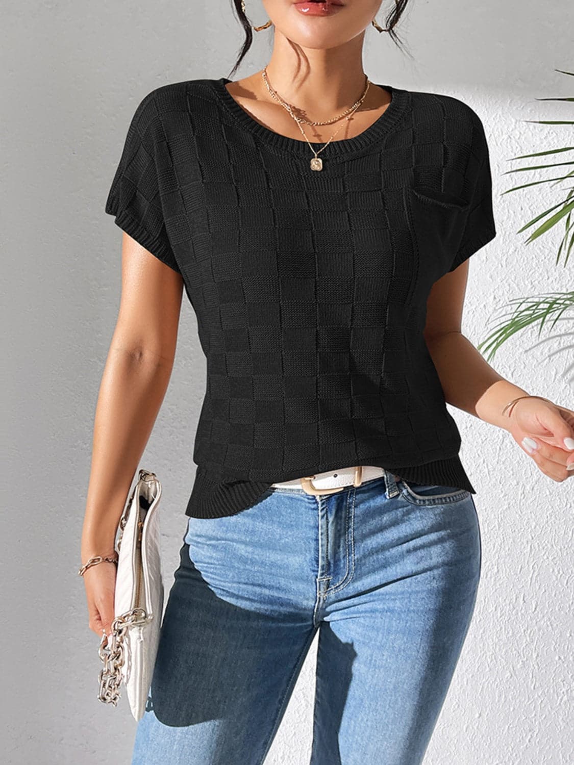 Round Neck Short Sleeve Knit Top.