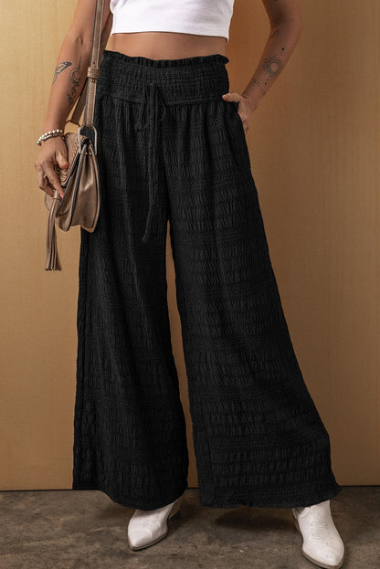 Chic wide-leg trousers with tie