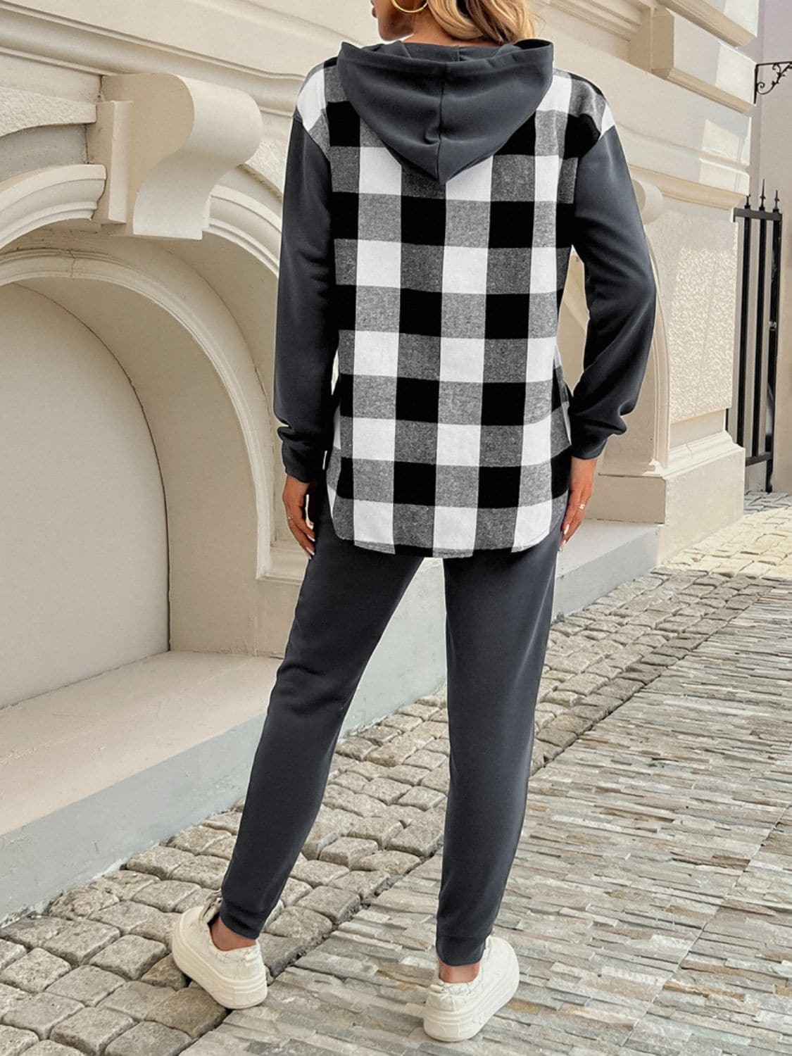 Chic plaid hooded lounge set with long sleeves and matching pants