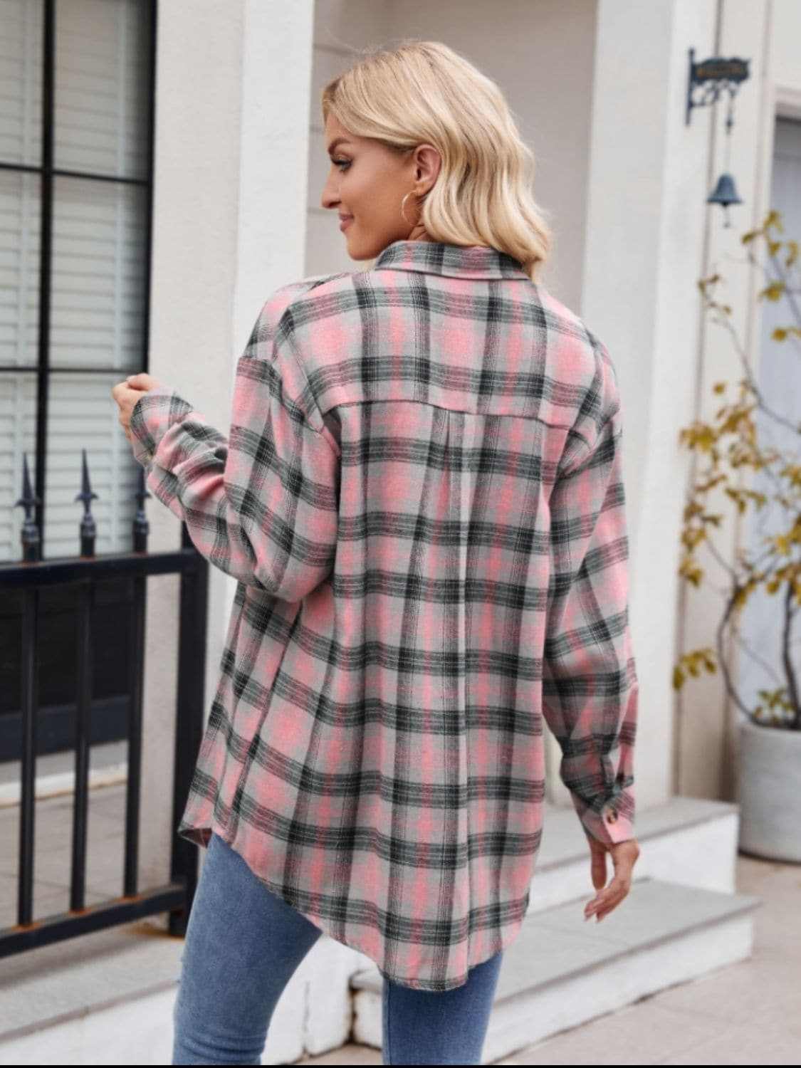 Pocketed Plaid Collared Neck Long Sleeve Shirt.