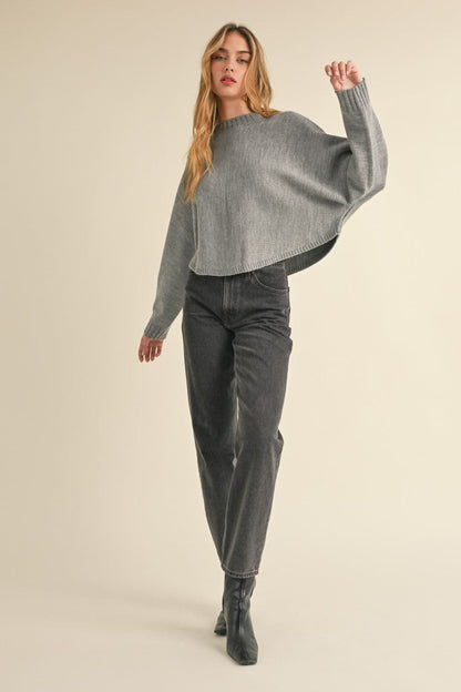 Chic cropped sweater with dolman sleeves and round neck