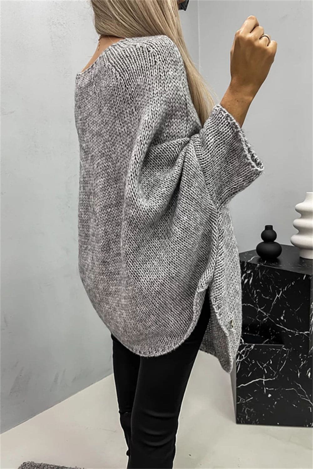 Round Neck Batwing Sleeve Sweater.