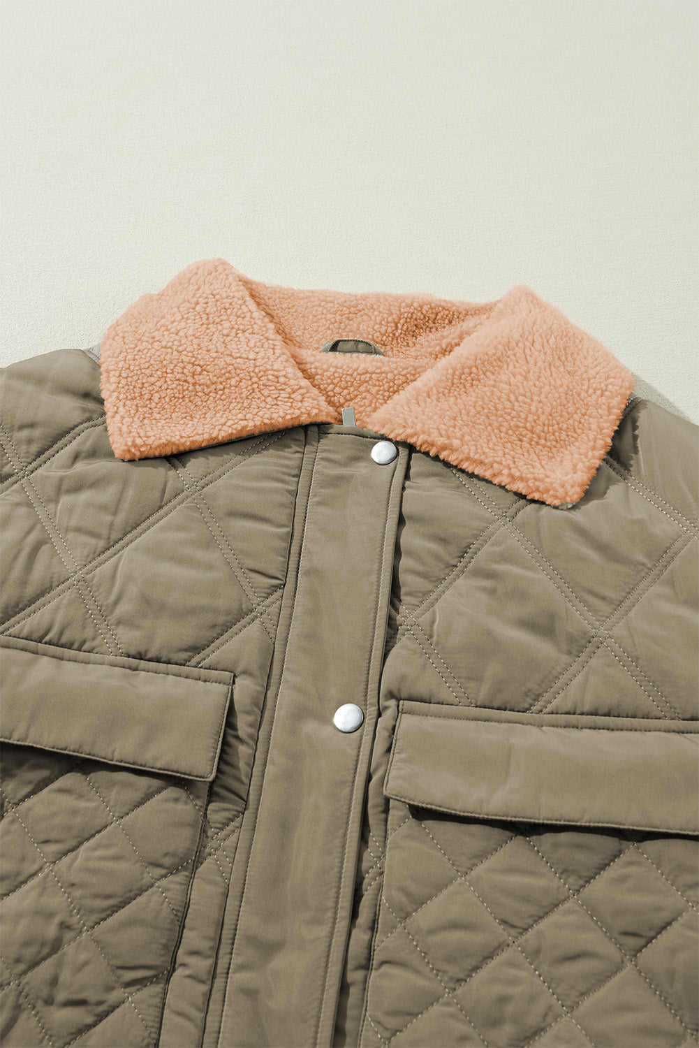 Cozy jungle green quilted puffer jacket with teddy collar and flap pockets