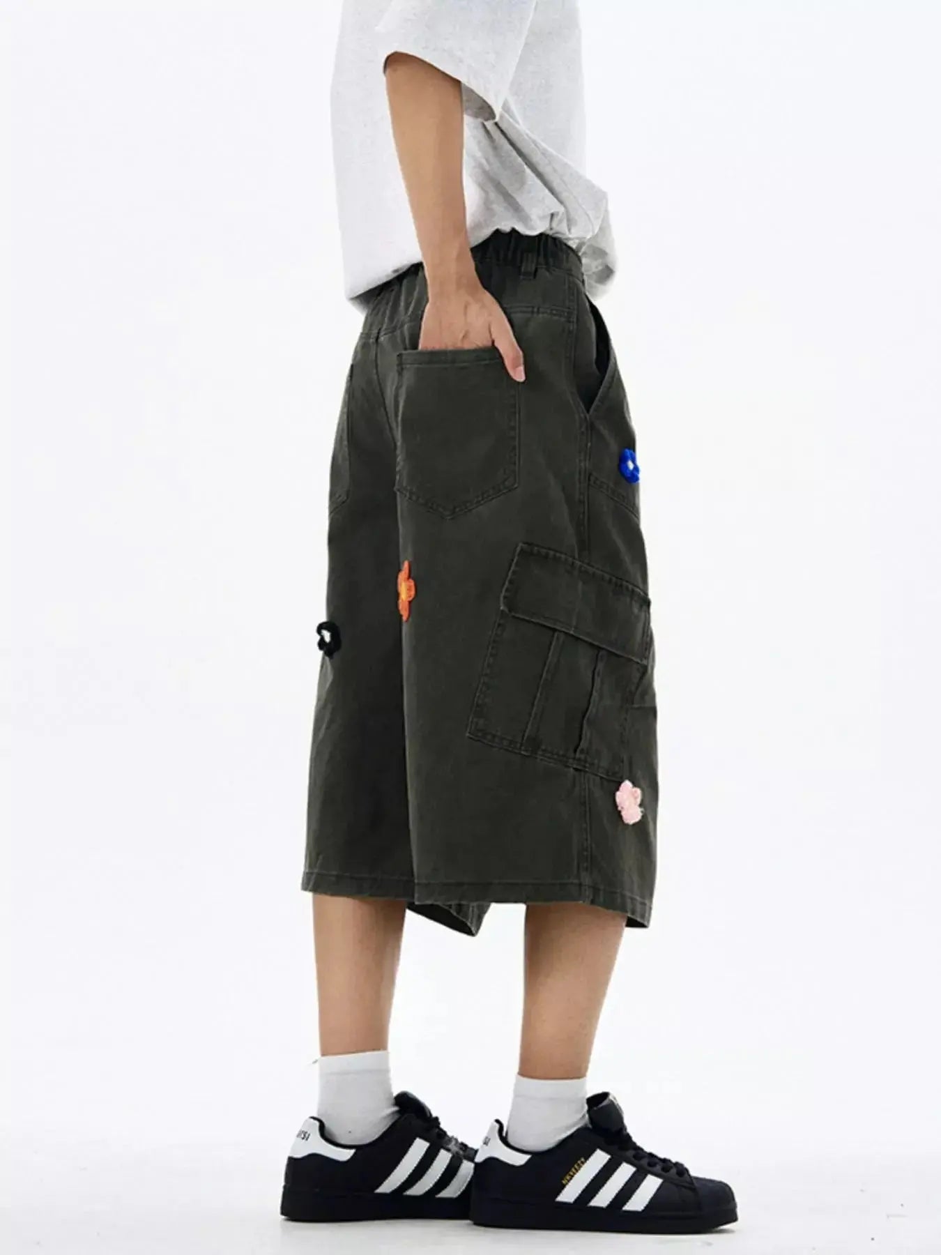 Men's Floral Appliqued Wide-Leg Cargo Shorts Simply Love