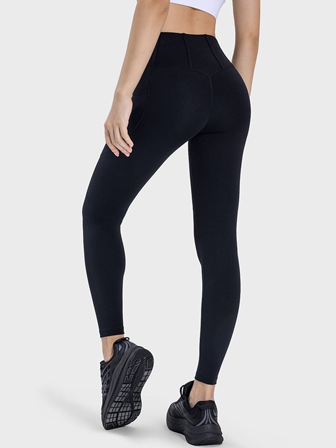 Pocketed High Waist Active Leggings.